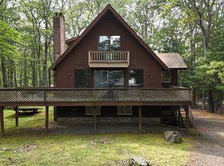 105 Tupelo Ln, Greentown, PA 18426