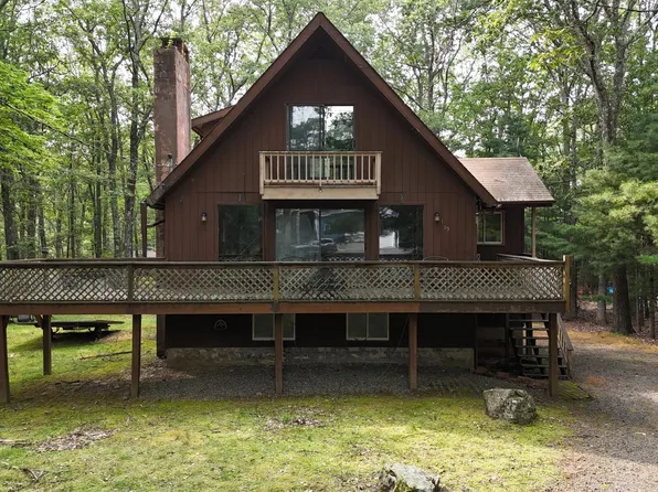 105 Tupelo Ln, Greentown, PA 18426