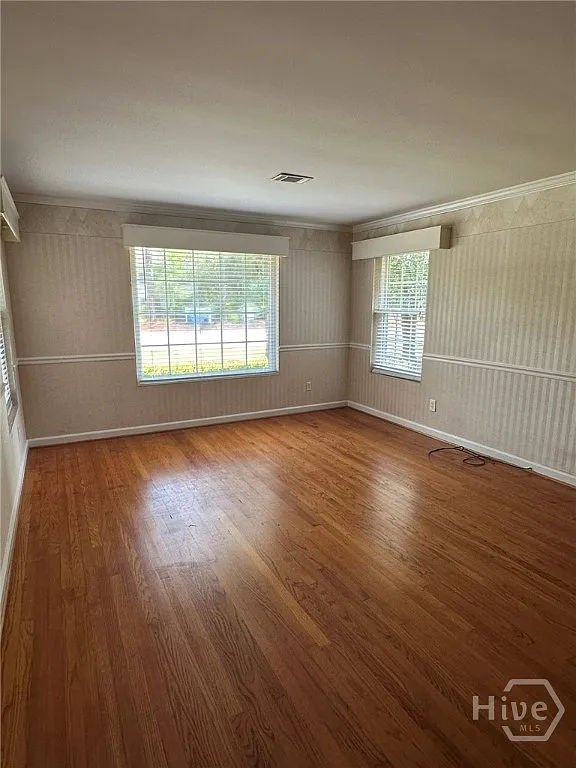3 bed, 1.0 bath, 1337 sqft, $1,980 — Photo 4