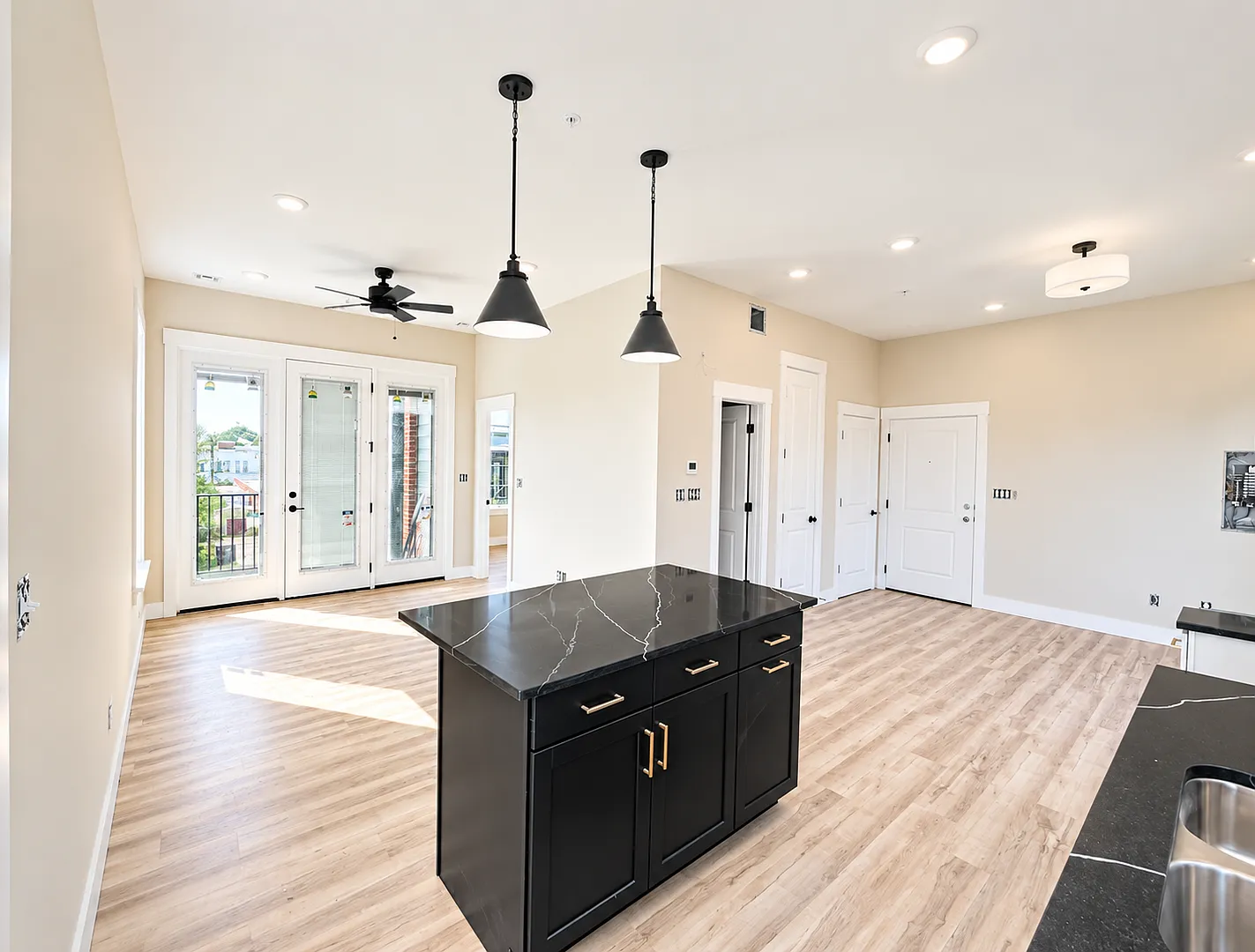 $500 Rent Credit, if you move-in by 10/15/2026 Penthouse 1BD-Apt. on 3rd Floor w/ Assigned Parking!! — Photo 1