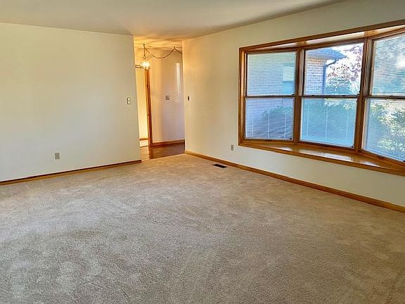 3rd image of 30795 Buttonwood Dr
