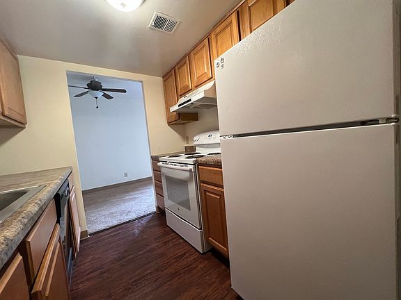 2nd image of 920-970 E Maiden St #622