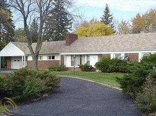 30800 Pierce Ave, Southfield, MI 48076