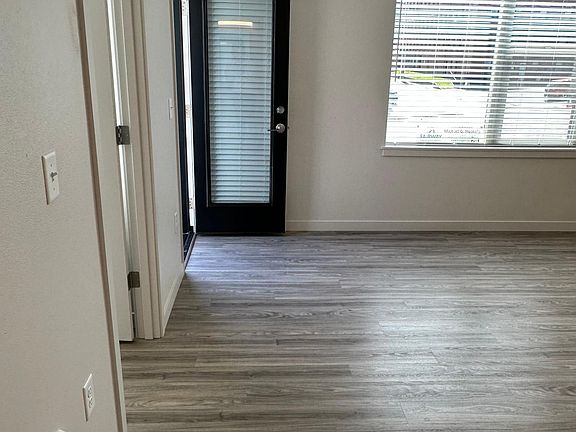 5th image of 1016 Yakima Ave #5