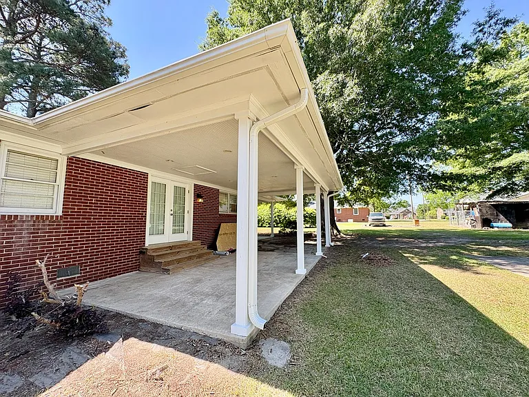 102 N Clarendon Dr — Photo 31