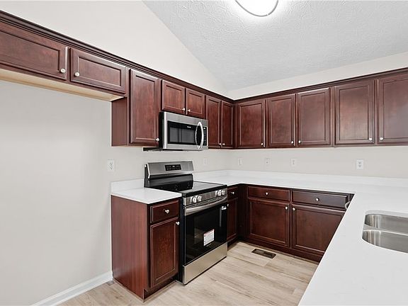 5th image of 549 Sycamore Dr