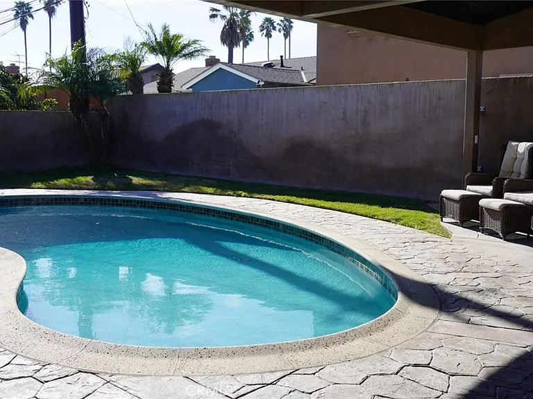 24419 Marine Ave — Photo 16