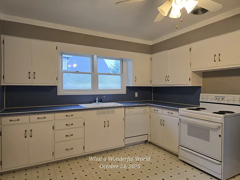 583 Delmar Dr N — Photo 9