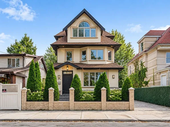 2645 E 27th St, Brooklyn, NY 11235