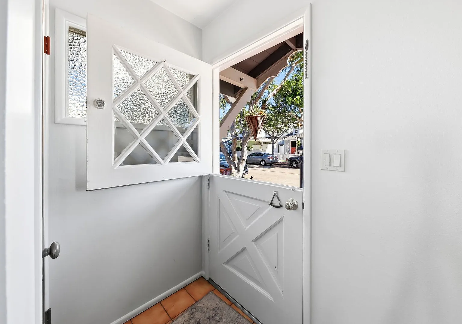 Furnished Balboa Peninsula Point Cottage Home | Available November 1st April 30th — Photo 3