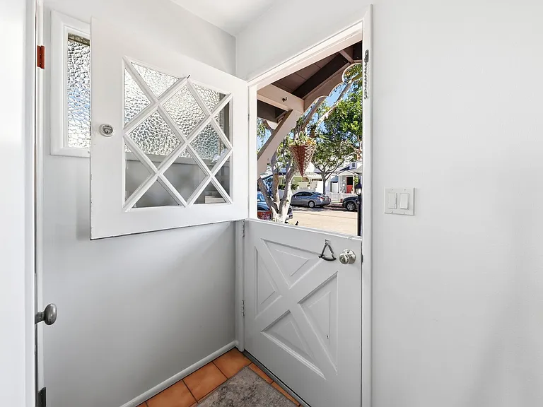 2104 E Ocean Blvd — Photo 3