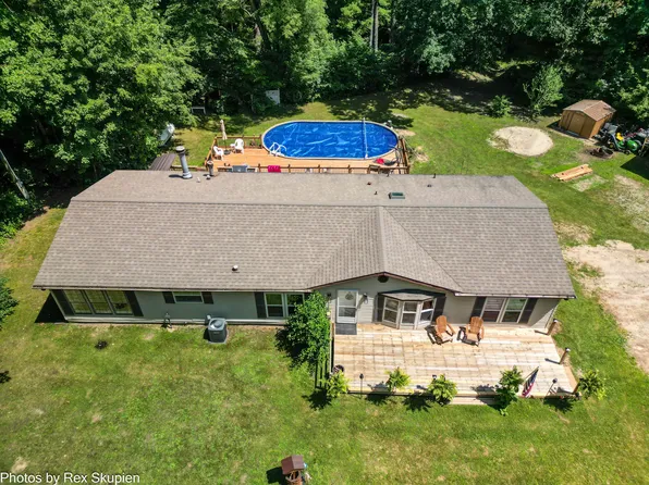 623 E 56th St, Newaygo, MI 49337