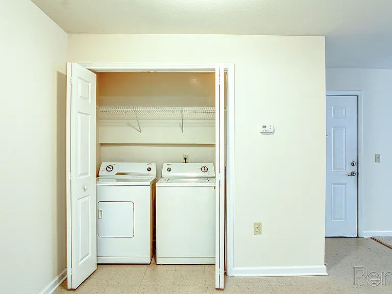 Walker Rosa Apartments — Photo 17