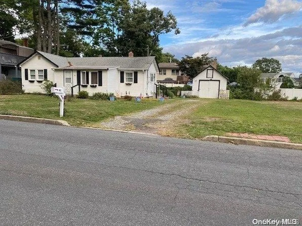 67 Joseph Place, Smithtown, NY 11787