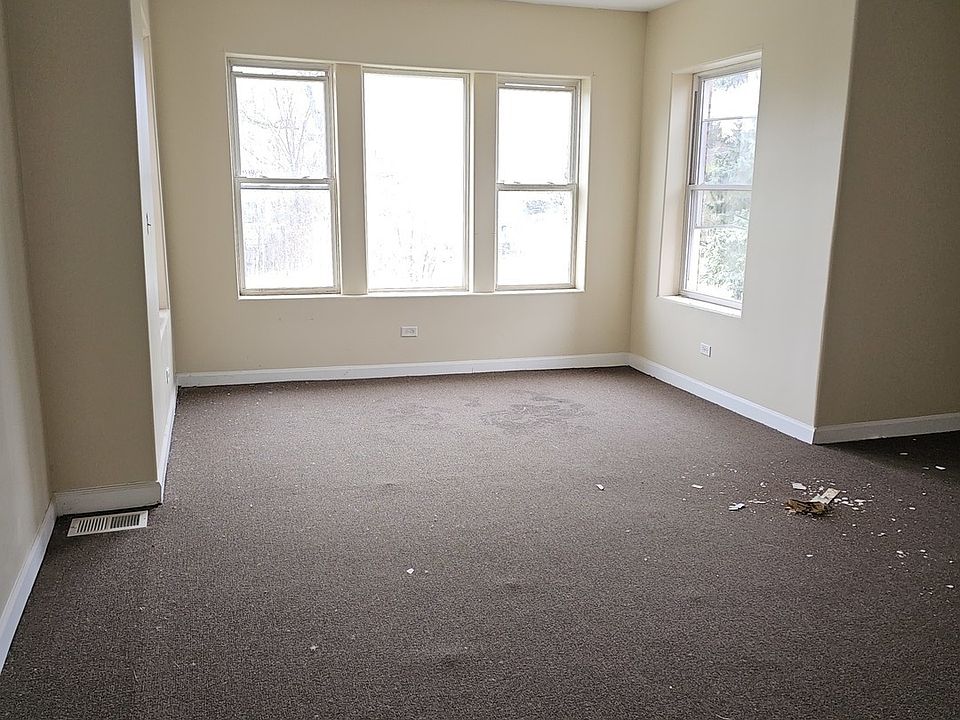2nd image of 16 W 113th Pl