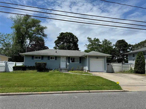 127 New Jersey Avenue, Bay Shore, NY 11706
