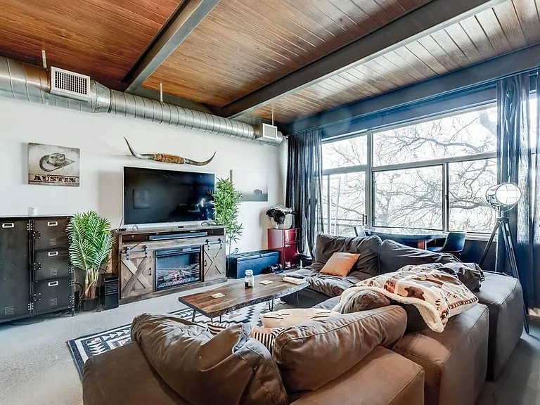 2205 N Lamar Blvd #215 — Photo 4