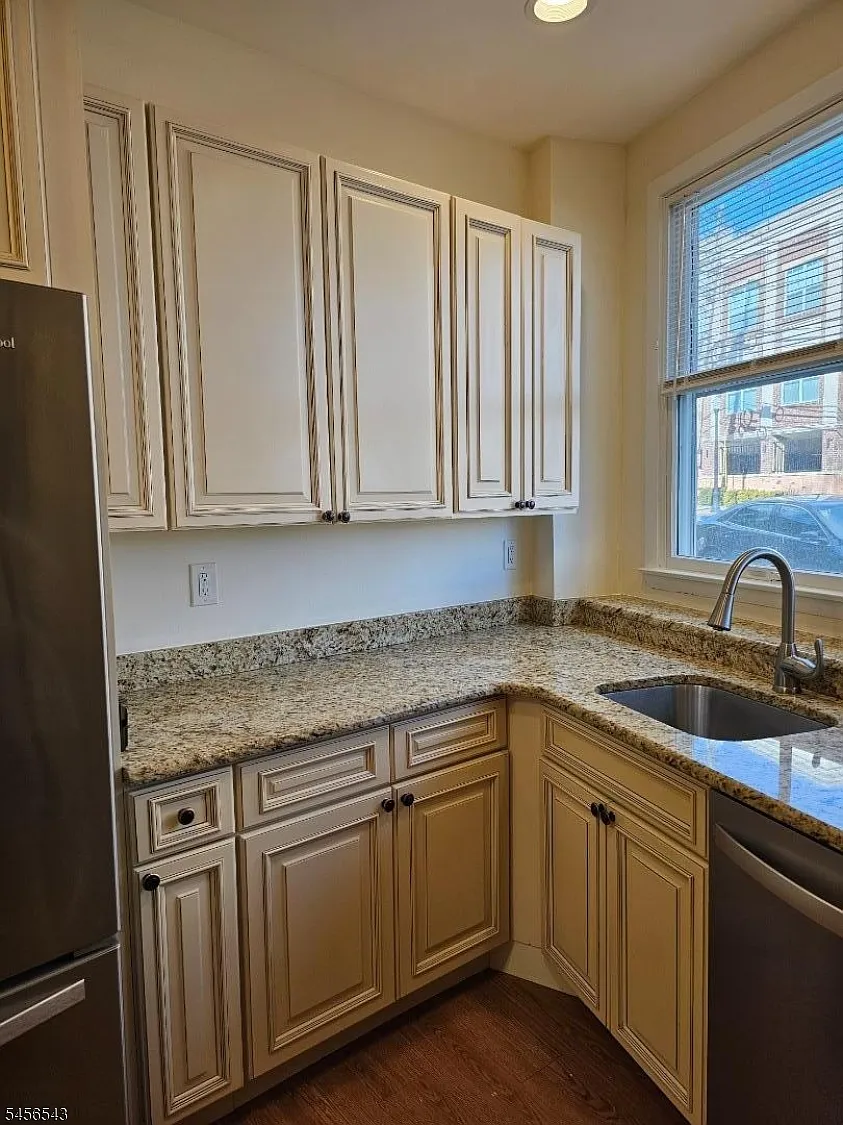 1 bed, 1.0 bath, $1,795 — Photo 2
