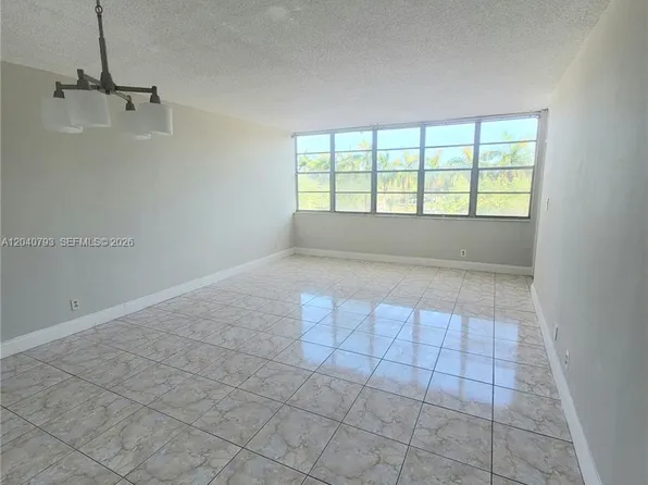 2025 NE 164th St, North Miami Beach, FL