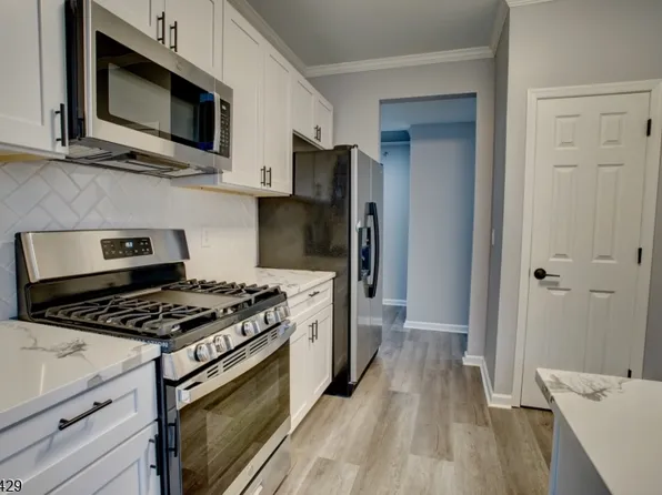 15 Conover Ter, Lebanon, NJ 08833