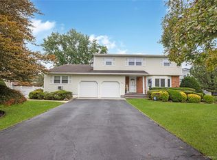 84 White Oak Street, Deer Park, NY 11729