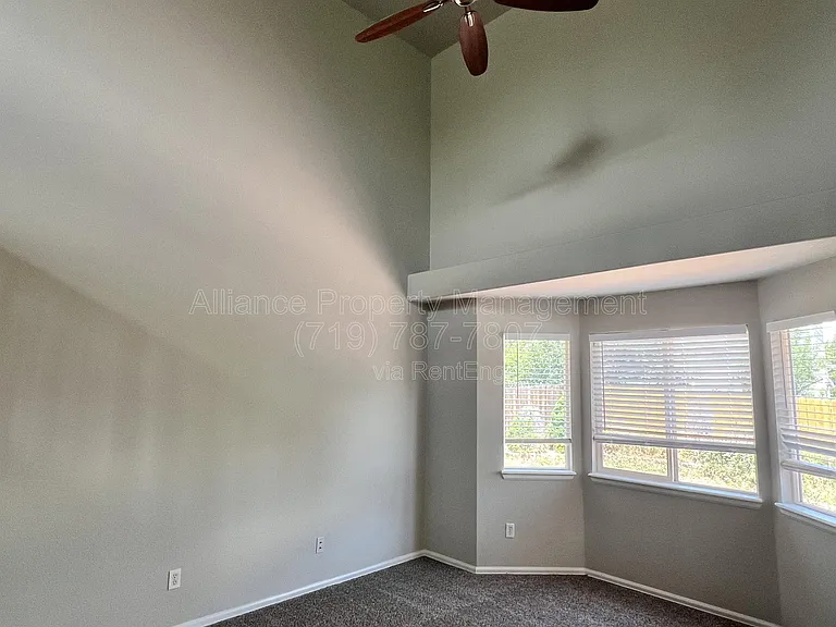 5671 Vermillion Bluffs Dr — Photo 3