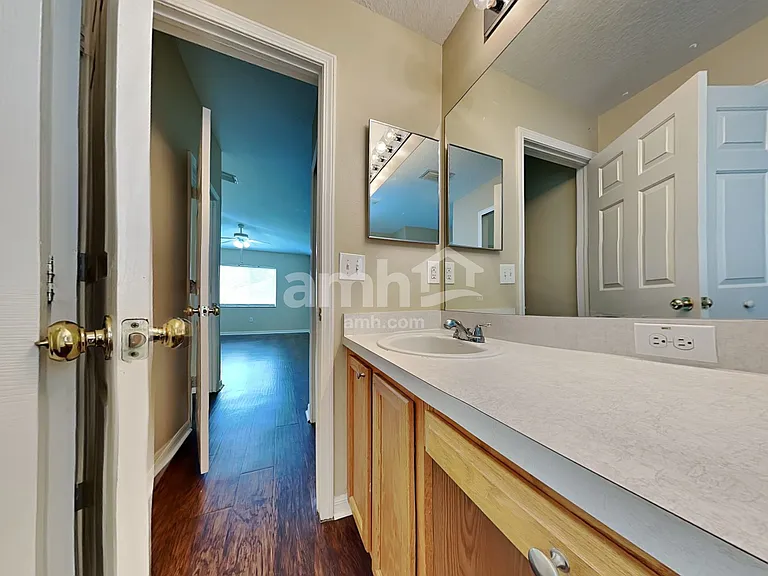 30846 Midtown Ct — Photo 9