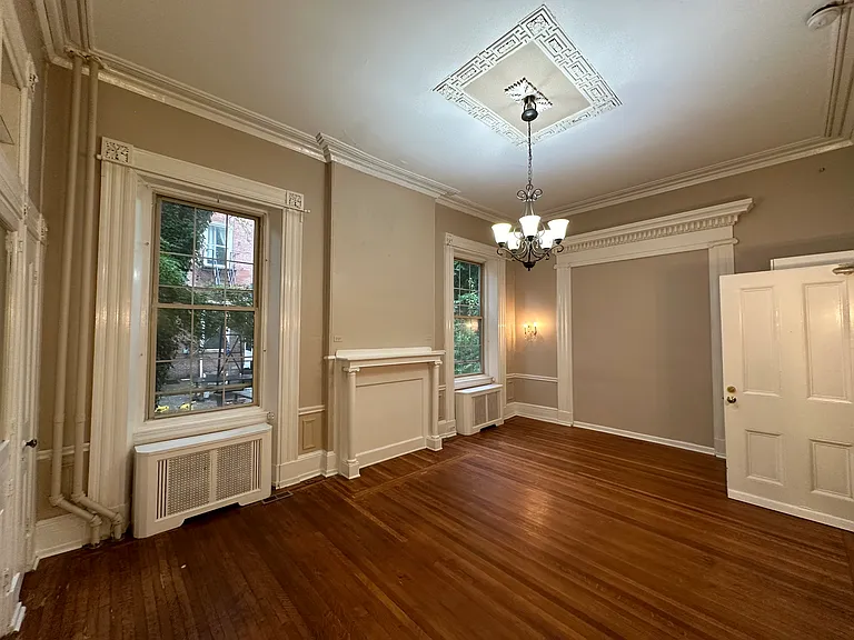1024 Clinton St — Photo 7