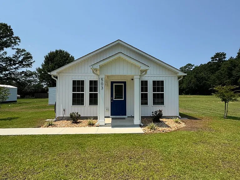 503 Pecan Tree Ln — Photo 1