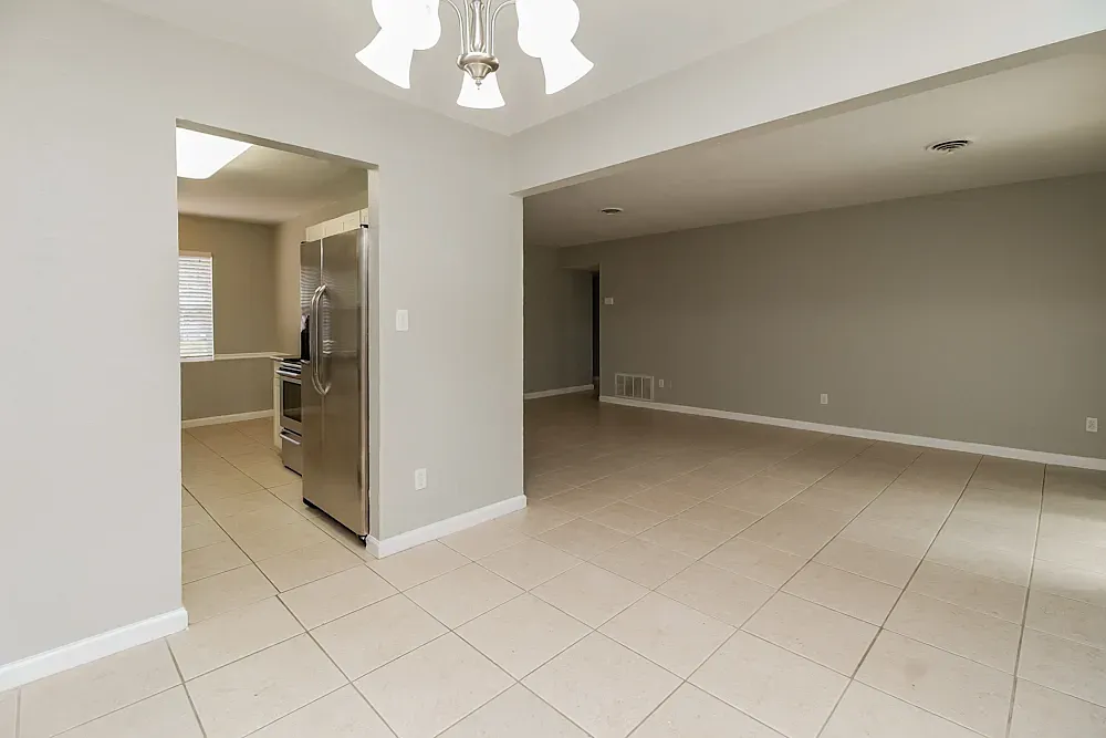 3 bed, 2838 sqft, $5,850 — Photo 2