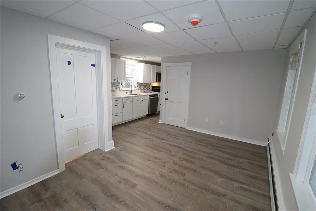 1 bed, 1.0 bath, 999 sqft, $1,650 — Photo 3
