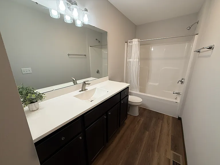 930 Waters Edge Ct — Photo 10