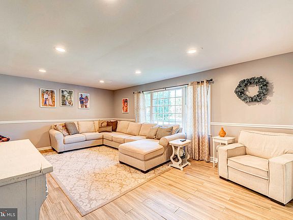 3rd image of 9234 Mimosa Dr