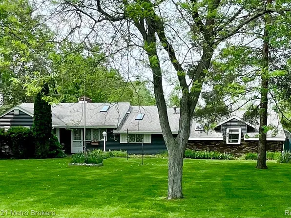 9755 E Monroe Rd, Durand, MI 48429
