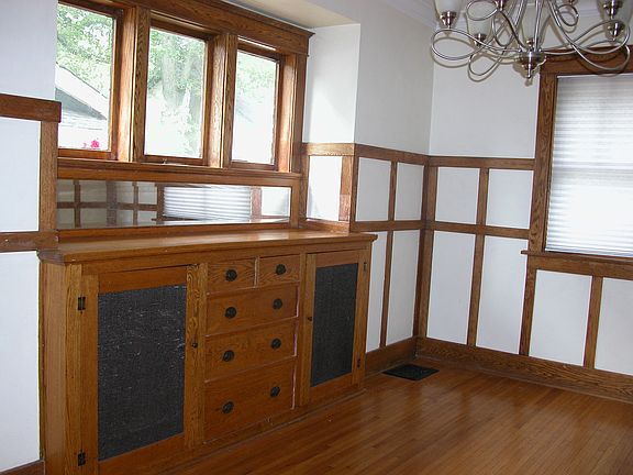 3rd image of 1107 N Bourland Ave