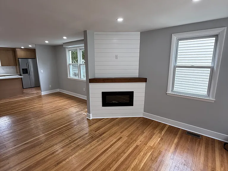 230 N Diamond St — Photo 3