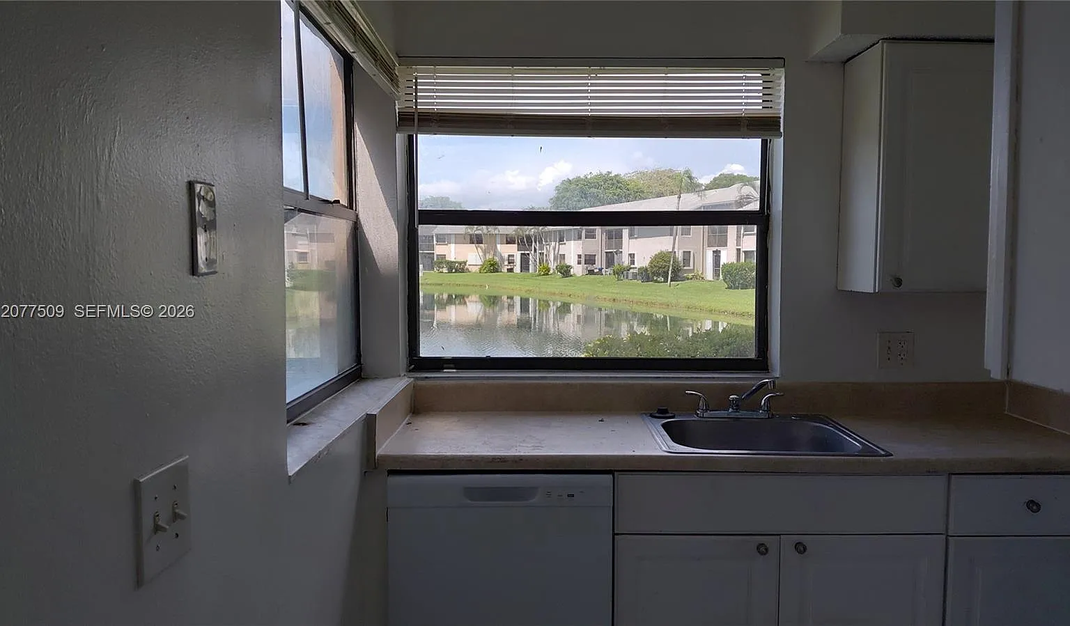 Lakeshore Condo I — Photo 4