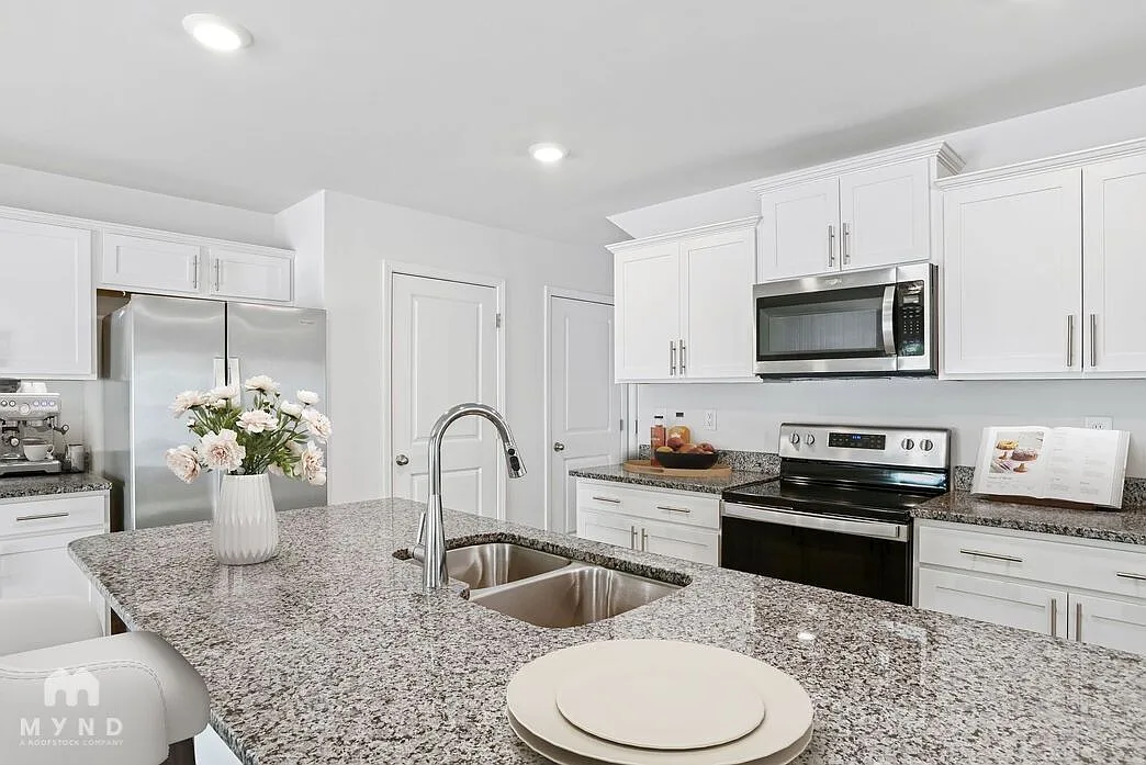 4 bed, 2.5 bath, 1927 sqft, $2,270 — Photo 3