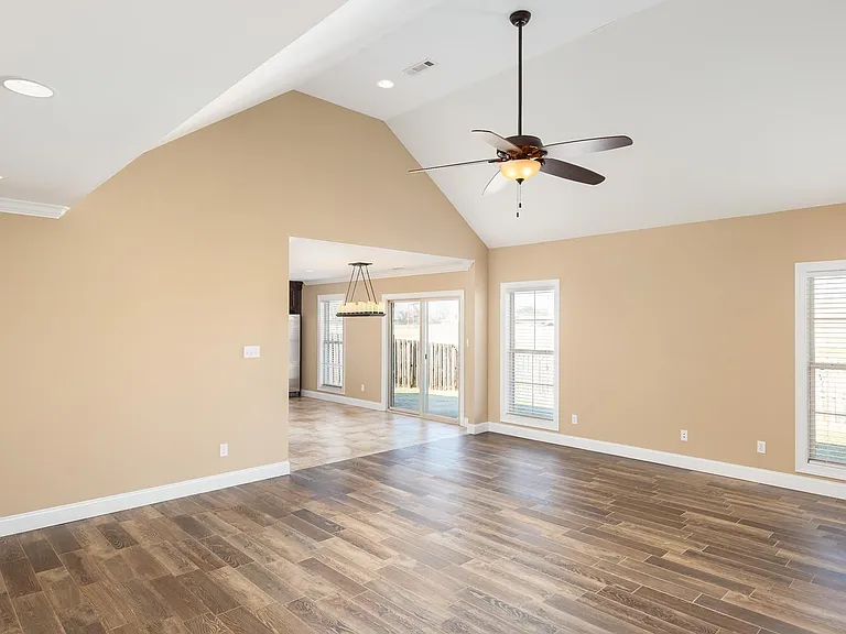 102 Cottonwood Dr — Photo 9