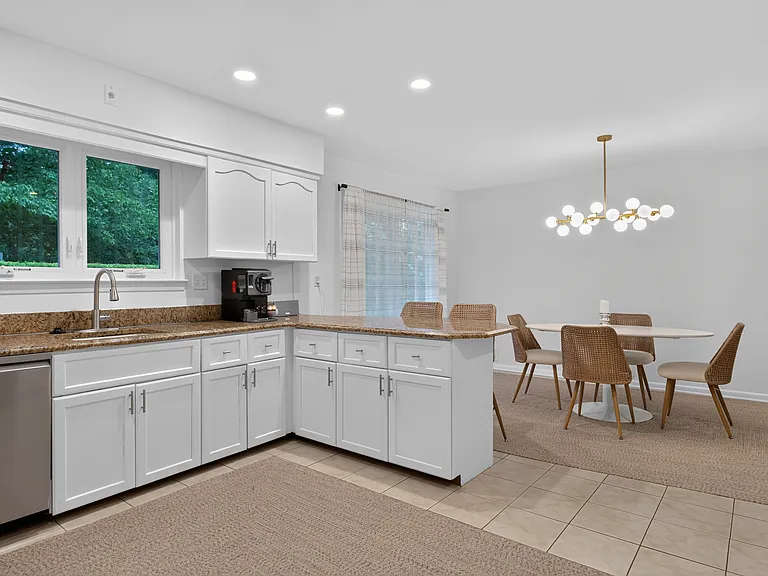 1341 Pelhamdale Ave — Photo 12