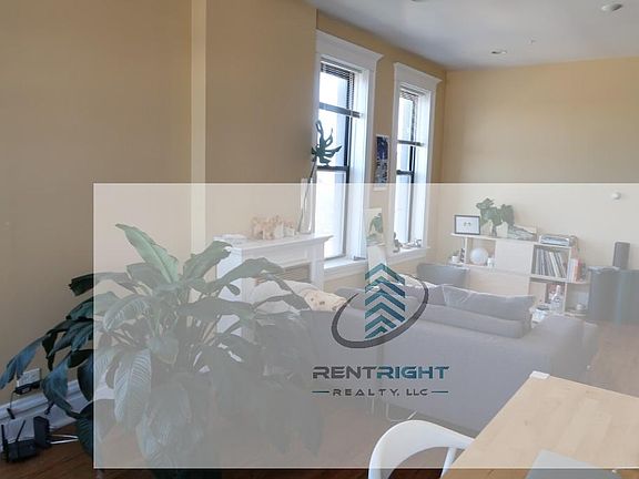 3rd image of 1363 N Ashland Ave APT 4