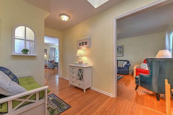 4th image of 4 Deerpark Ln