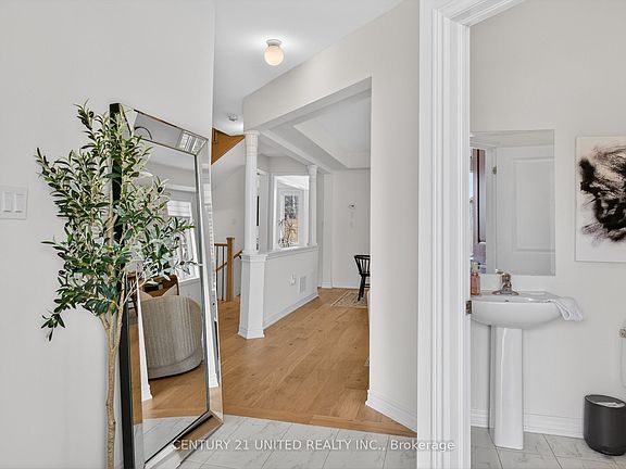 3rd image of 10 Forman St