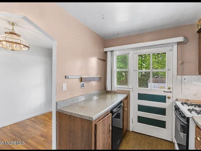 93 Willow St — Photo 7