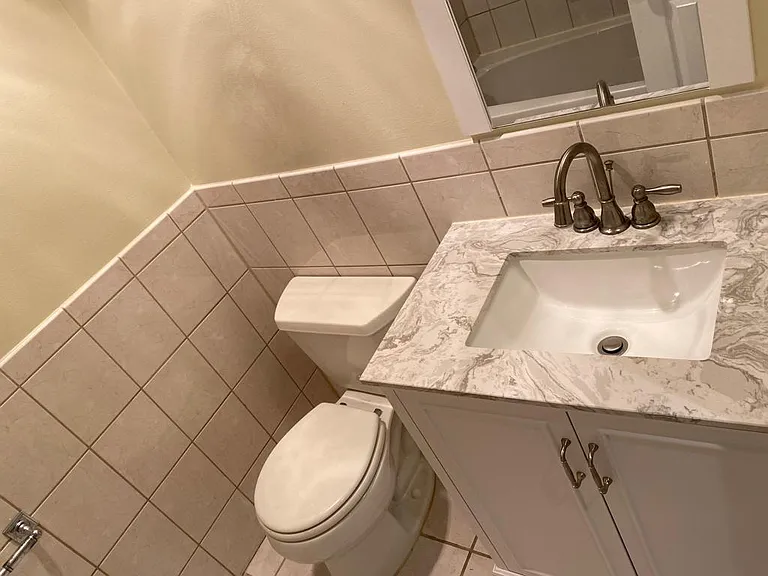1242 Queen St NE #4 — Photo 24