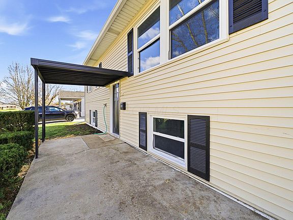 4th image of 27 Stump Ln