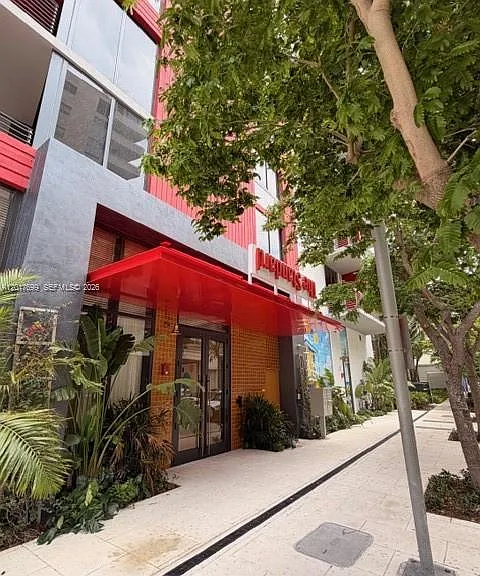 90 NE 32nd #A823 — Photo 3