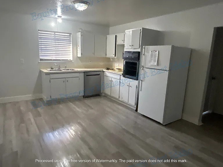 1070 McKinley Ave — Photo 24