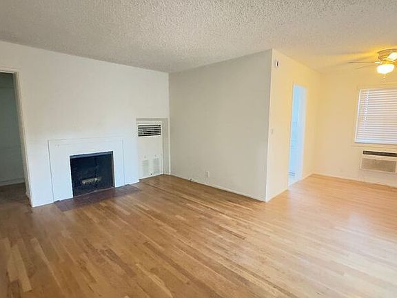 4th image of 1625 Raymond Hill Rd APT 2
