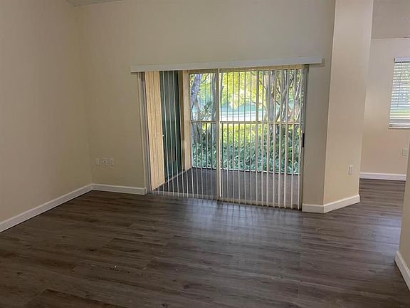 3rd image of 3203 Glenmoor Dr #3203